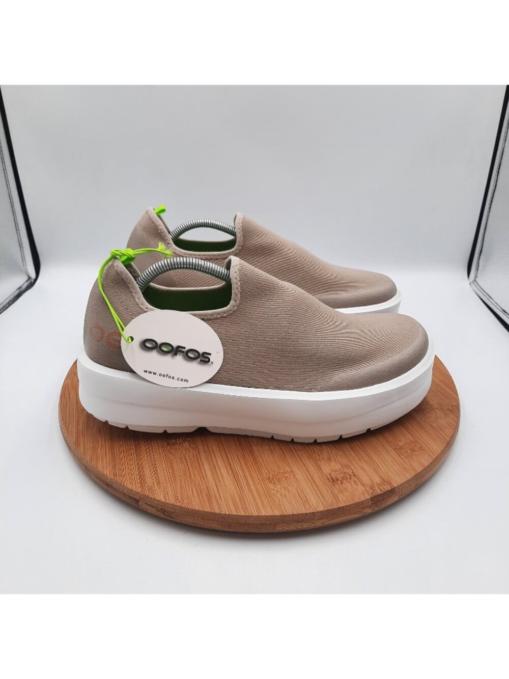 OOFOS OOmega eeZee Womens 9.5 Shoes Nomad Slip On Comfort Cushioned Recovery NEW